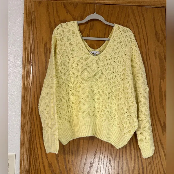 HyFve V-Neck Patterned Long Sleeve Yellow Knit Women's Sweater - Size L - Image 2