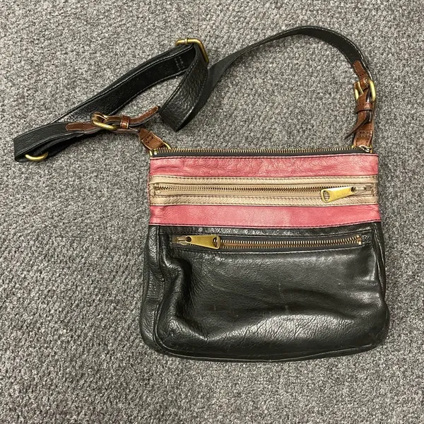 Fossil Explorer Two-Tone Leather Crossbody Bag Red Black Vintage Y2K Soft - Image 4