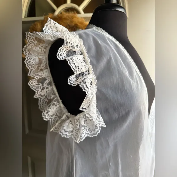 Vintage sheer white lace trim nightie over coat - Image 4