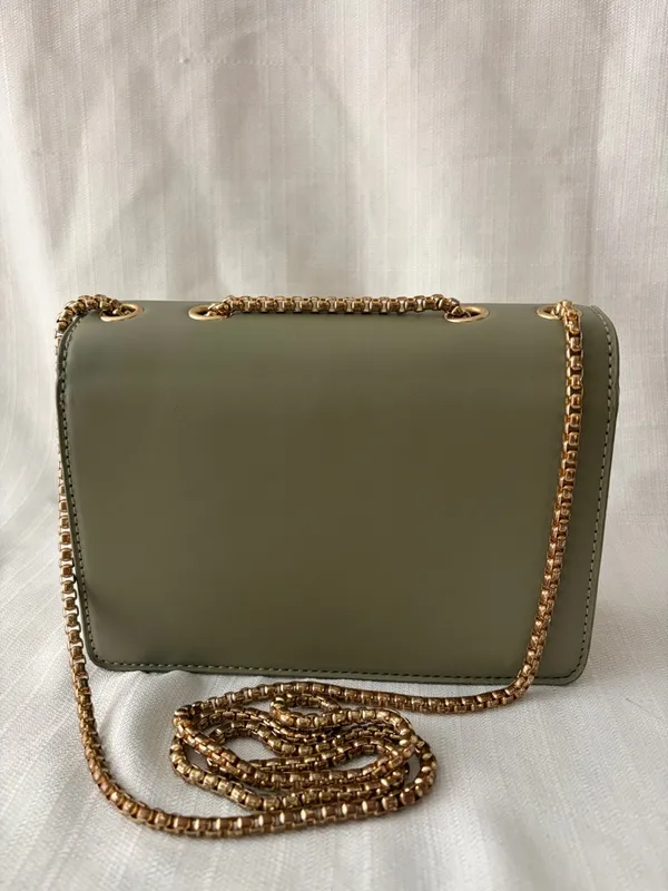 Crossbody Bag Bicolor Olive Beige Gold Chain T-Bar Closure Excellent Cond(B157) - Image 11