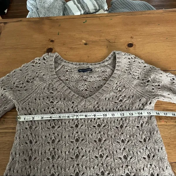 American Eagle Tan V Neck Sweater Open Knit Size Small - Image 4