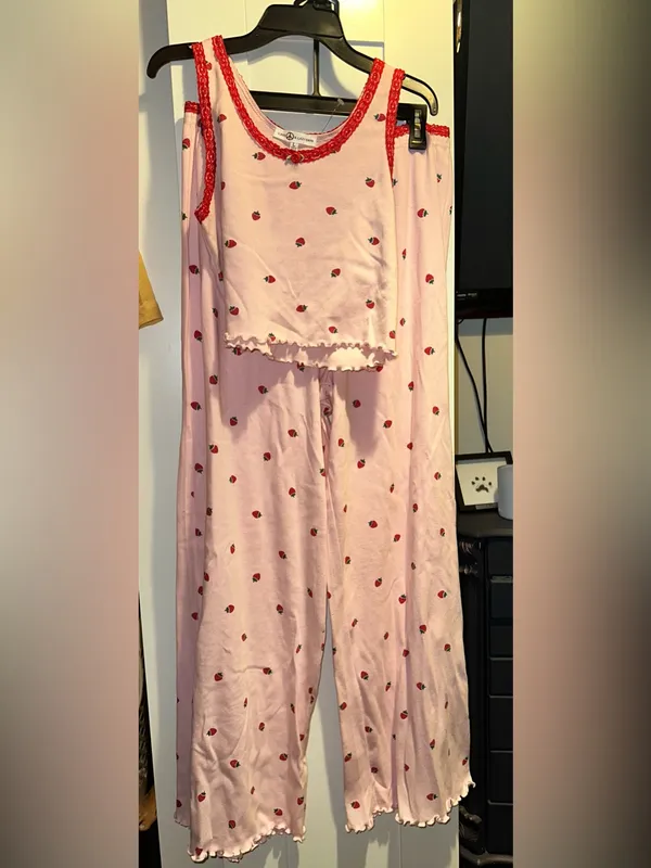 NWT Strawberry Boho Shabby Chic Strawberry Lounge Set - Image 2
