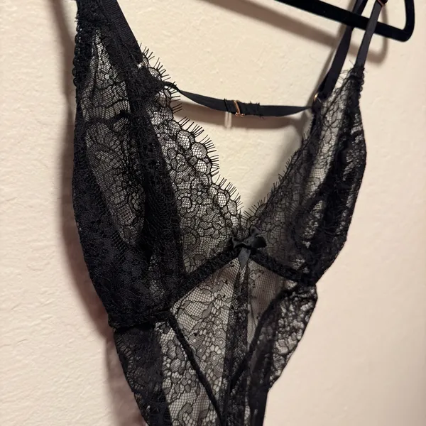 NWT: Victoria's Secret Black Lace Lingerie - Image 3