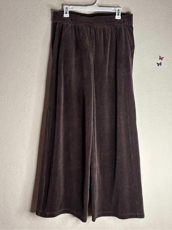 Lululemon Scuba Mid-Rise Wide-Leg Pant Velvet Cord Espresso size 10 - Image 2