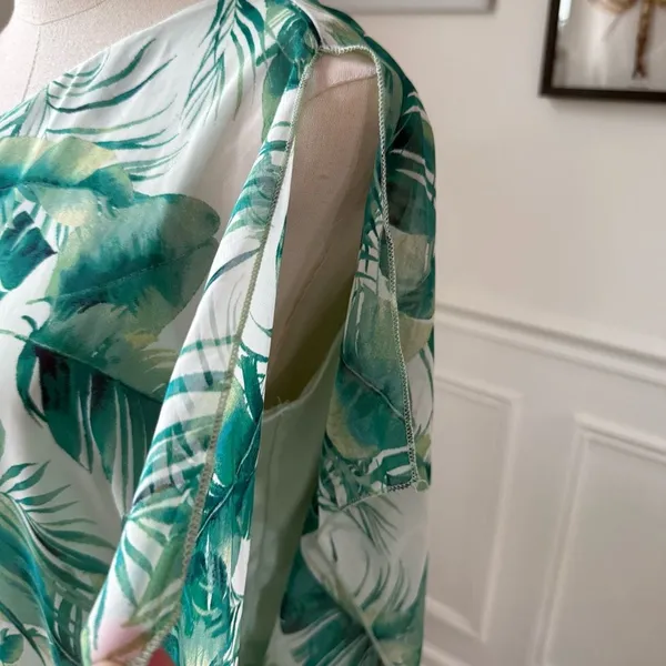 NWT Aura Women's Sleeveless Flutter Side Chiffon Maxi Dress Green Frond Print $1 - Image 4