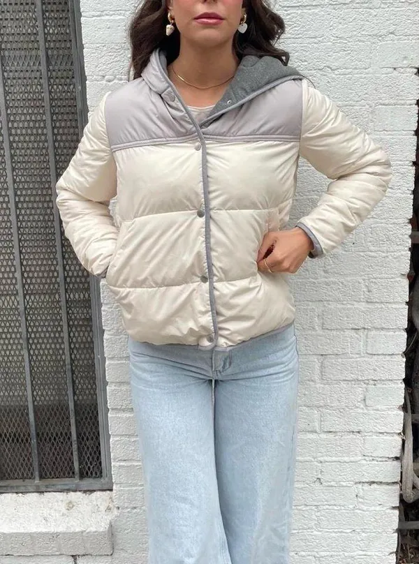 Abercrombie and Fitch cozy comfy fleece lined White and gray winter puffer jacket sz m - Image 4