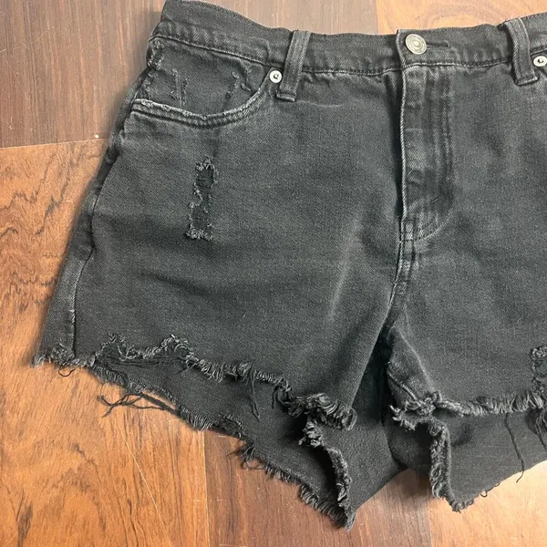 Aerie black denim distressed shorts size medium - Image 3