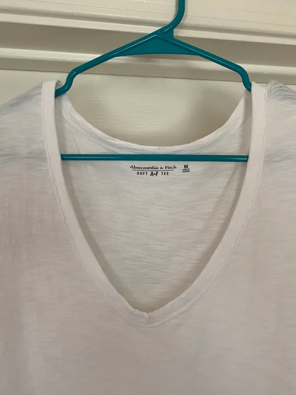 Abercrombie Soft AF Essential V-neck tee - Image 2