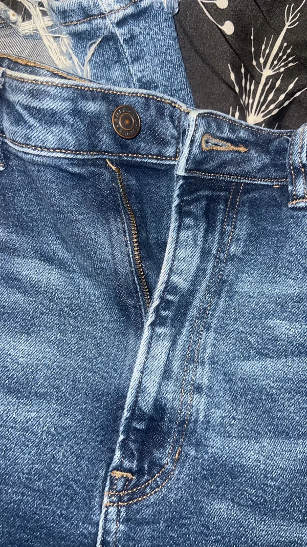 American Eagle Jeans - Image 3