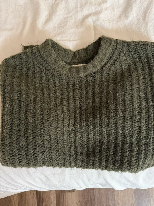 American Eagle Outfitters Sweater - Image 3