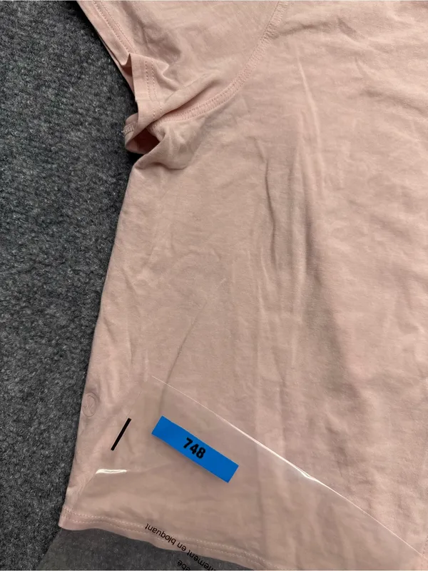 Lululemon Women’s Medium Tie-Front Crop Tee Blush Pink - Image 6