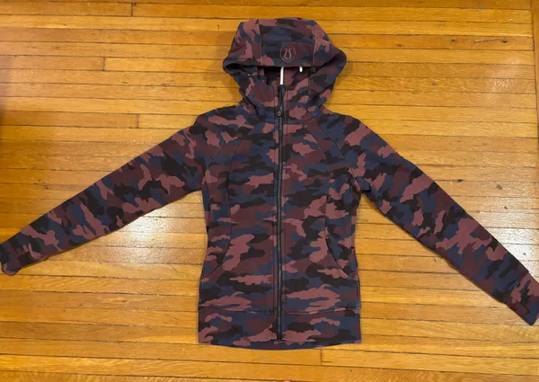 Lululemon Scuba Full-Zip HoodieHeritage 365 Camo Smoky Red Night Sea - Size 4 - Image 2