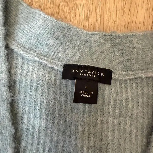 Ann Taylor Factory Gray Ribbed V-Neck Button-Front Cardigan Sweater Size L - Image 2