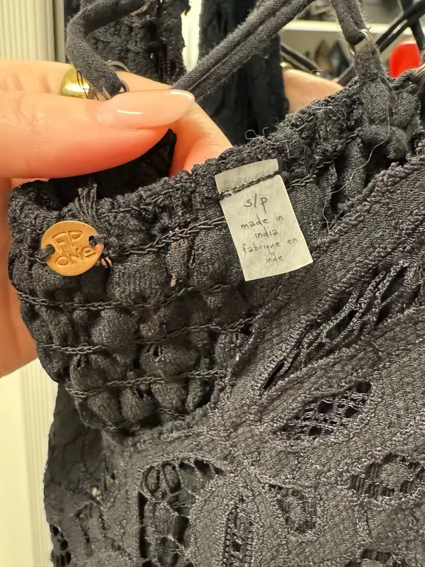 Elegant Black Lace Maxi Dress - Image 2