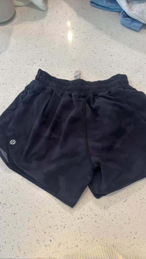 Lululemon Hot Hot Shorts - Image 3