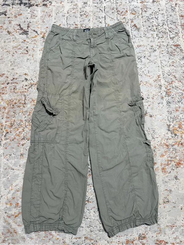 BDG Urban Outfitters baggy Y2K Cargo pants size medium - Image 10