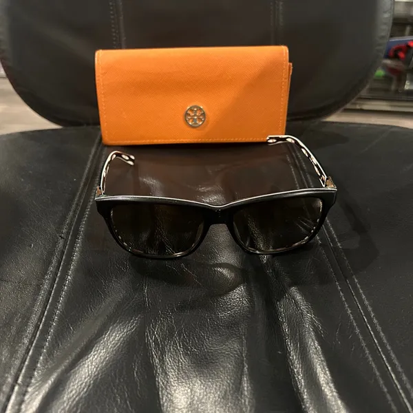 Tory Burch Black Sunglasses with Tortoiseshell Temples includes Tory Burch case - Image 7