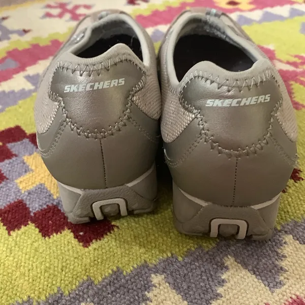 Skechers Biker’s Lite Slip On Comfort Sneakers (Sz 9) Silver Suede - Image 4
