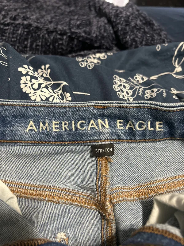 American Eagle Curvy Mom Jeans Stretch High-Rise - Image 2