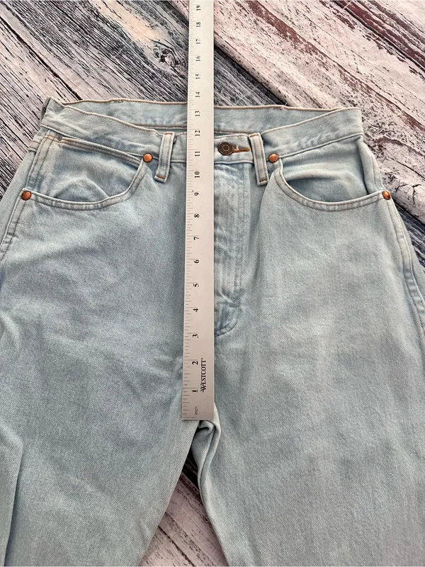 Vintage Wrangler Women's Light Wash Straight Leg Jeans - Pale Blue - Image 9