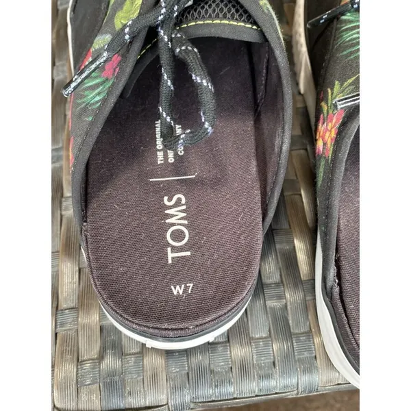 Toms shoes women’s size 7 - Image 3