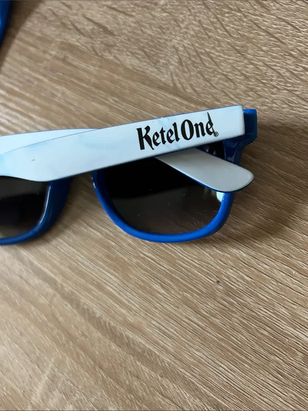 White Wayfarer Sunglasses with UV Protection - Image 6
