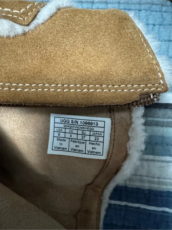 Ugg women’s Catica boots - Image 5