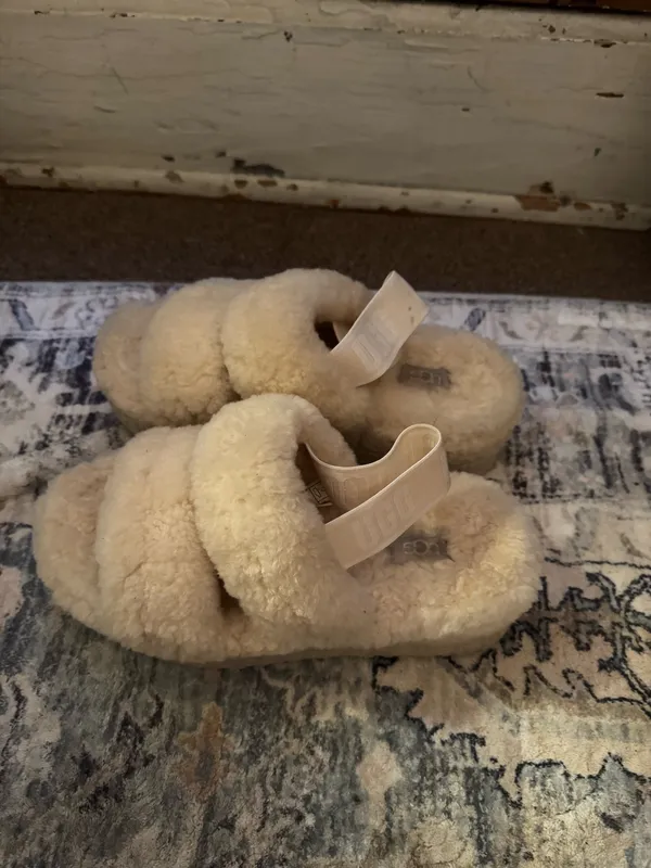 UGG cream Sherpa platform shoes - Image 3