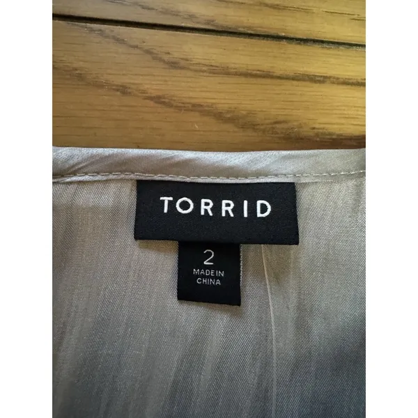 Torrid Women Abbey Iridescent flutter sleeve top 2X‎ Silver Blouse Metallic NWT - Image 3