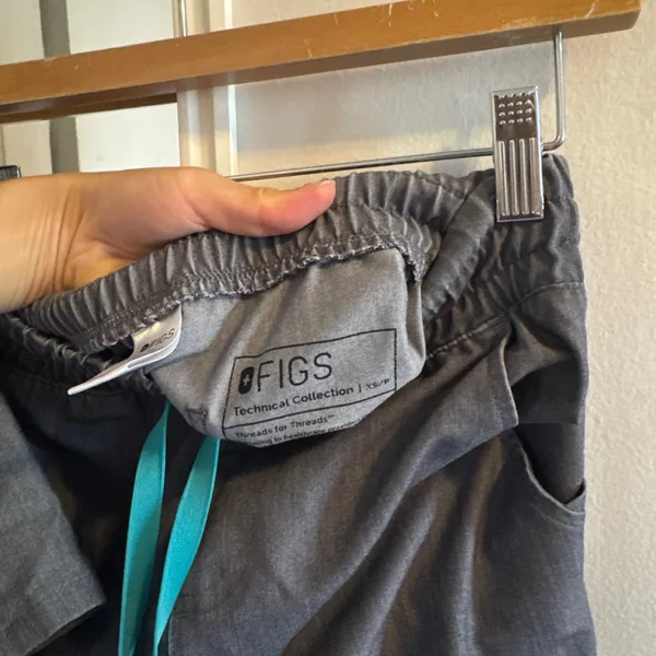  Figs Heathered Grey Women’s Top & Joggers Set  - Image 3