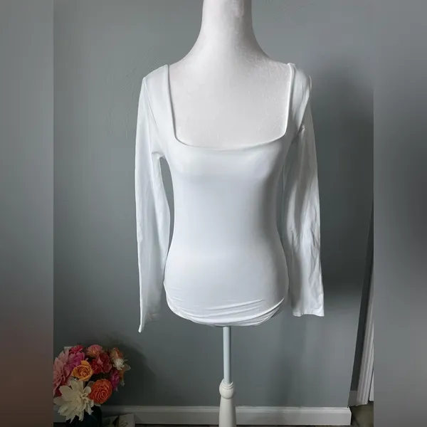 Aritzia Babaton Contour Squareneck Long Sleeve Bodysuit - White - Image 4
