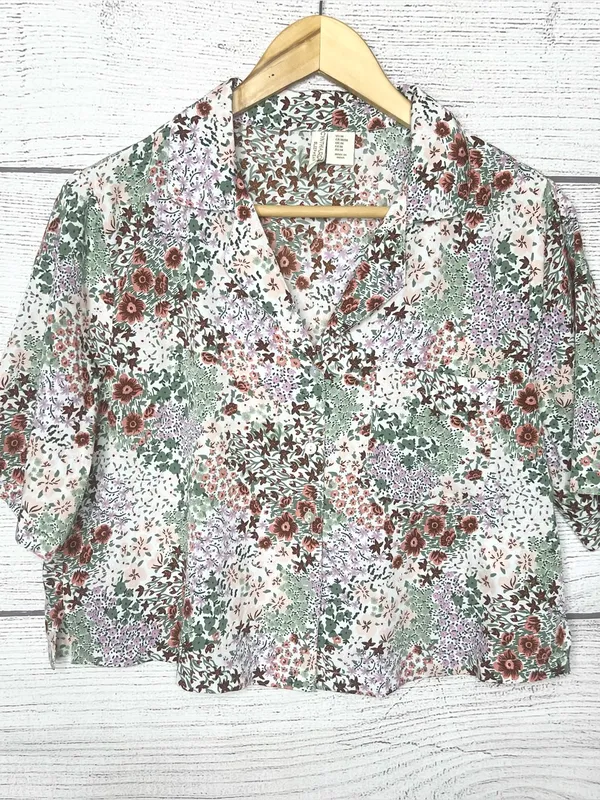 Cynthia Rowley Floral Multicolor Button-Front Cropped Sleep Shirt Size Medium - Image 2