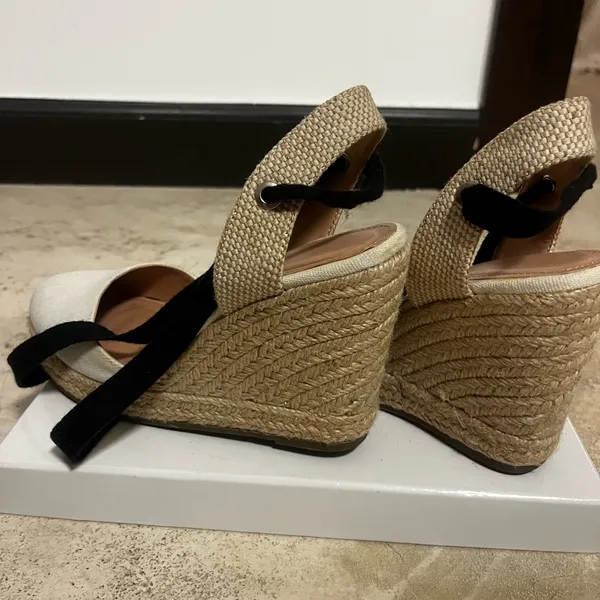 Elegant White Espadrille Wedge Sandals Size 7 - Image 7