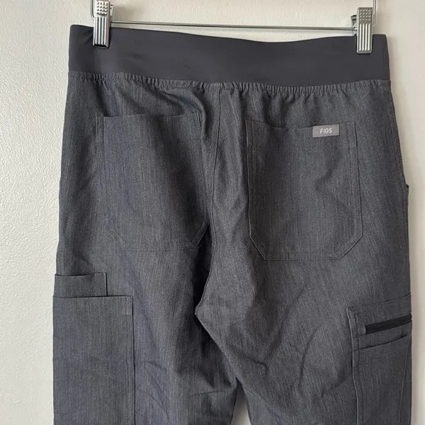 Figs XS Livingston Basic Scrub Pants in Graphite Gray - Image 9
