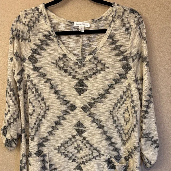 JohnPaulRichard M Southwest Boho Geometric Sweater Tan Gray Tunic Sharkbite Hem - Image 3