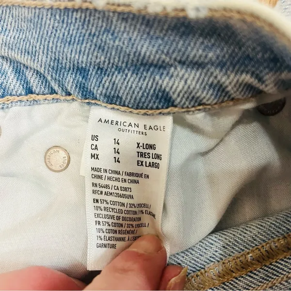 American Eagle Light Wash Mom Jeans size 14 XLong - Image 6