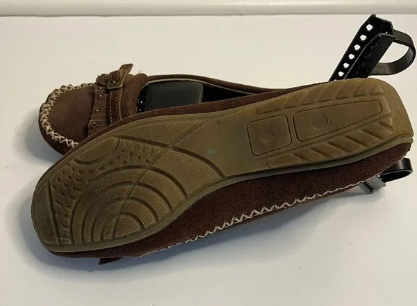 🦋Womens Peace Moccasin "Emily" Chocolate Suede Hardsole Size 7 - Image 5