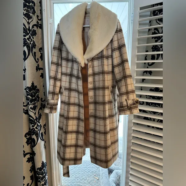 Gal Meets Glam Brown Ivory Plaid Women's Coat with Faux Fur Collar - Image 2