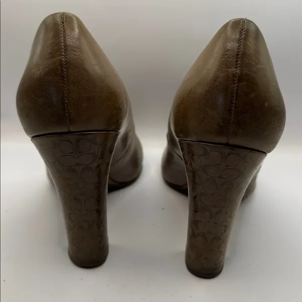 COACH Sloane Brown Leather Logo Block Heel Pumps Size 8.5B Classic Round Toe - Image 7