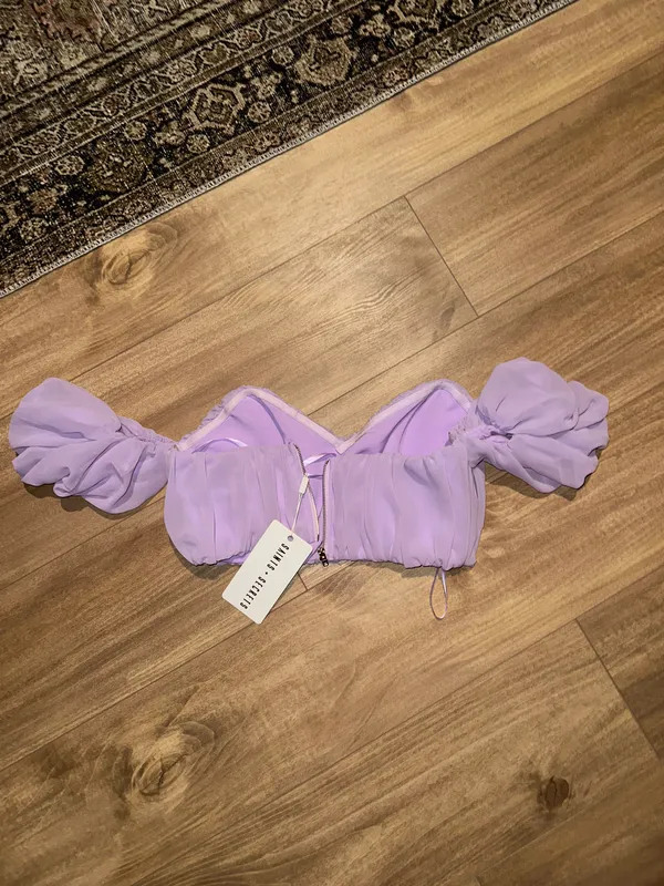Selfie Leslie Bisous Sweetheart Neckline Ruched Off-Shoulder Crop Top Lilac - Image 4