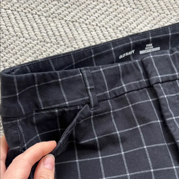 Old Navy Women’s Black Windowpanel Pixie High Rise Pants - Image 8