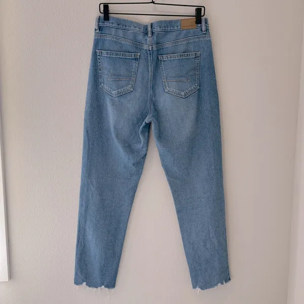American Eagle Outfitters Light Blue Raw Hem Mom Jeans Women’s Size 8 - Image 5