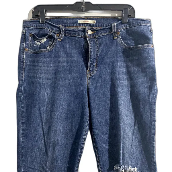 Levi's Distressed Boyfriend Jeans Raw Hem Cropped Denim Women's‎ Size 32 Waist - Image 2