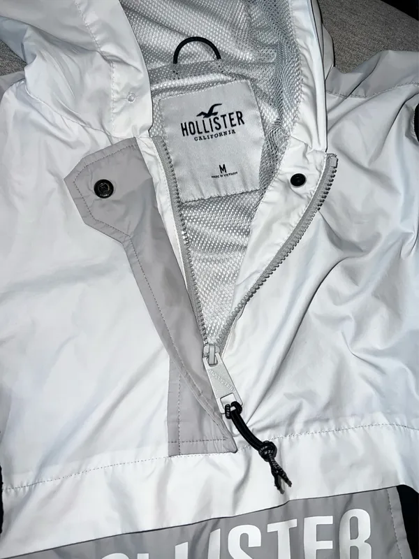 Women’s Hollister Windbreaker - Image 3