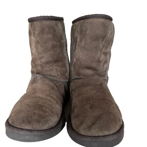 UGG Classic Short II Chocolate Size 7 - Image 2
