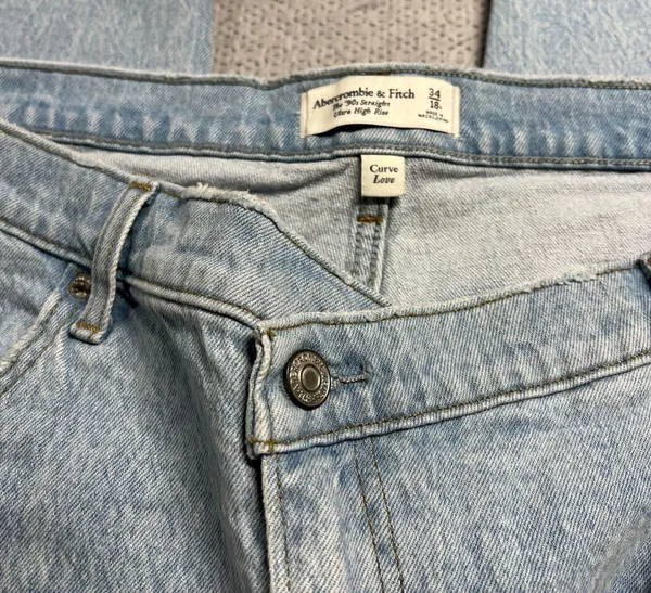 Abercrombie Ultra High Rise 90s Straight Jean Criss-Cross Waistband 34 - Image 5