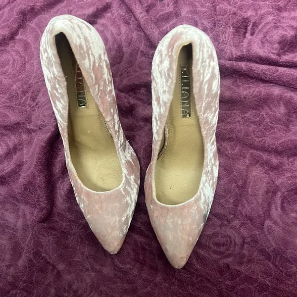 Liliana 10 soft pink velvet 6” Point stiletto heels - Image 3