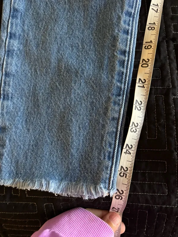 Levi’s Wedgie Jeans Size 28 - Image 4