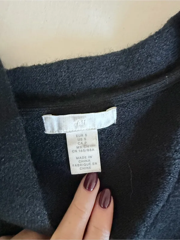Black sweater - Image 3
