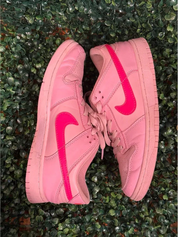 Nike Triple Pink Dunk Low size 8 women’s sneakers - Image 3